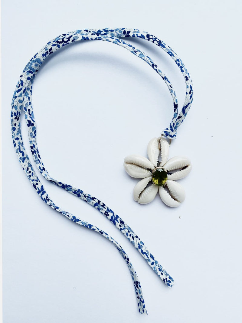 Peridot Oval Cowrie Shell Necklace